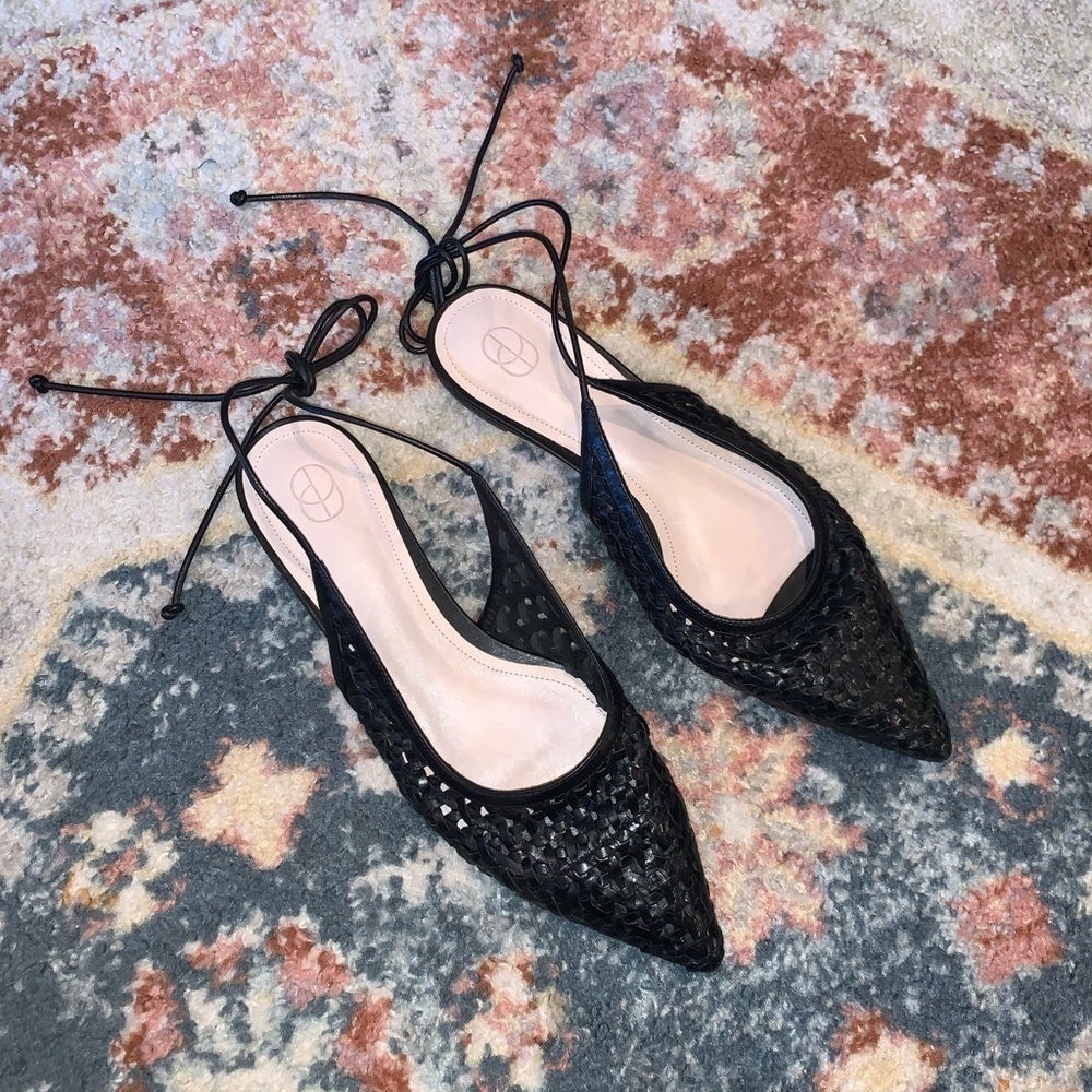 Porte & Paire Pointed Toe Woven Slip On Flats with Lace Up Ankle Straps Size 7